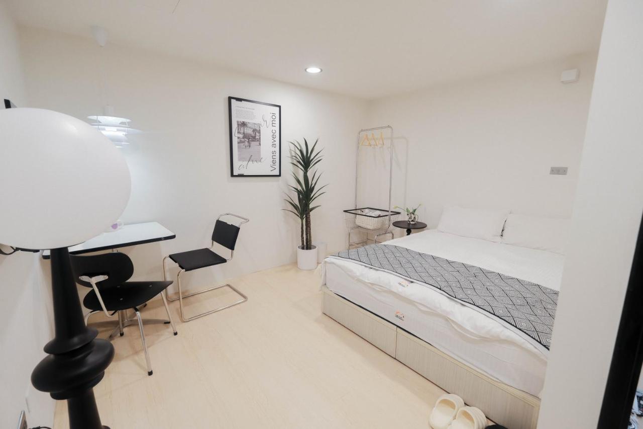 七七漫旅 Seven77 Apartment Tainan Exterior photo